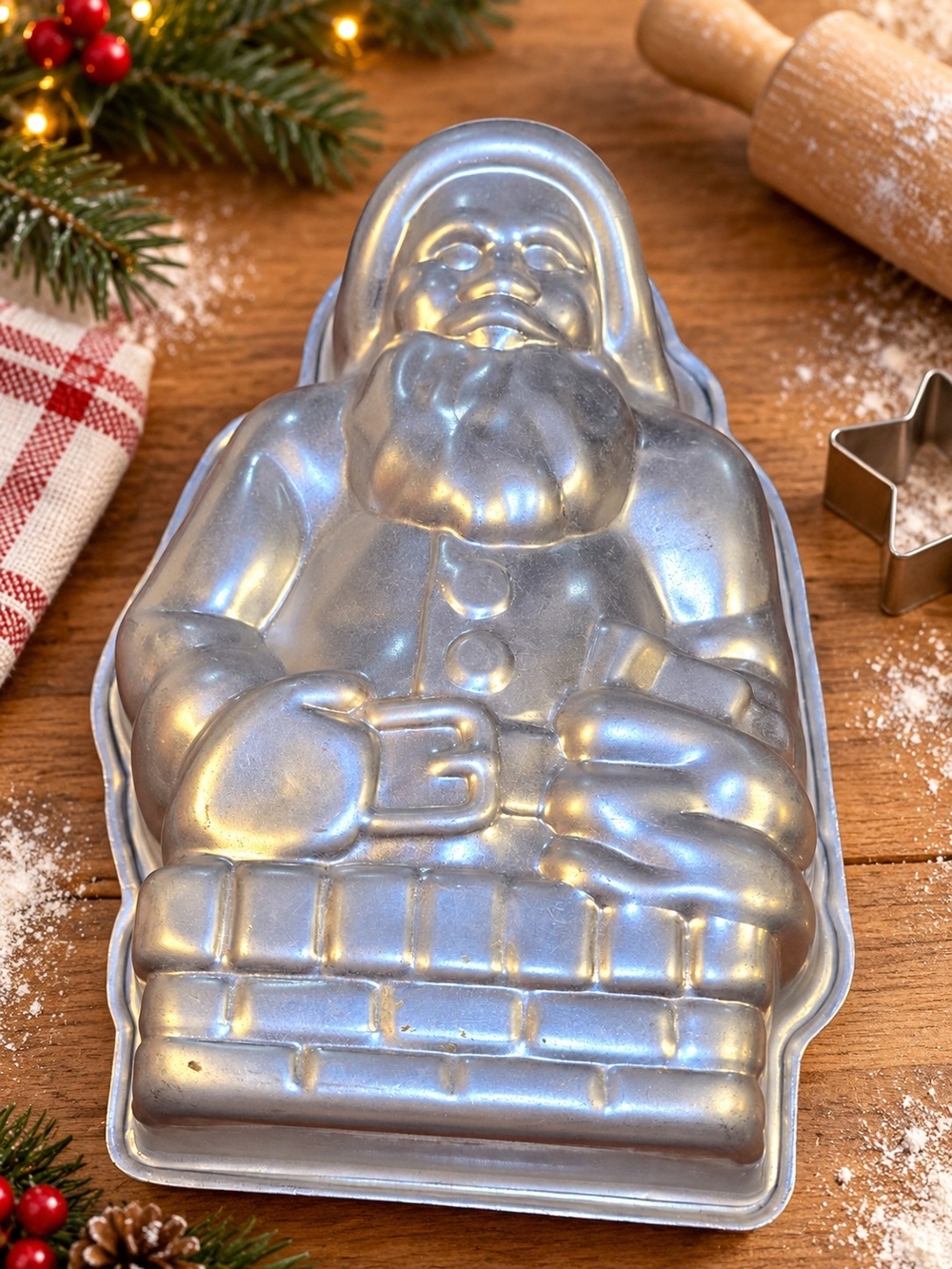 Vintage 3D Stand-Up Santa Claus in Chimney 2-Piece Aluminum Cake Pan Mold